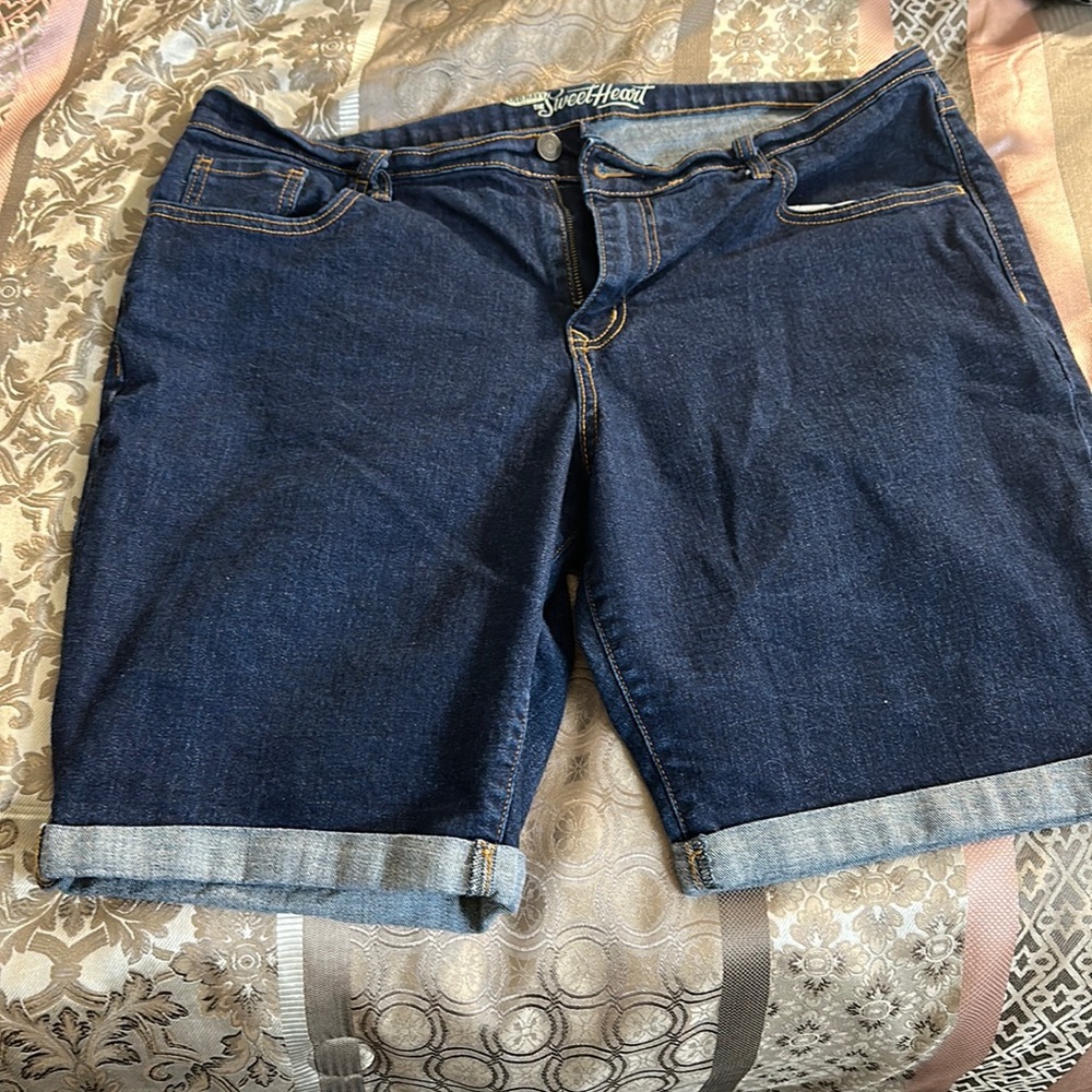 Old Navy midthigh shorts size 16 stretchy